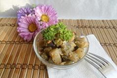 Теплый салат из фасоли со сладким перцем и грибами