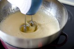 Бисквитное тесто на водяной бане - видео рецепт