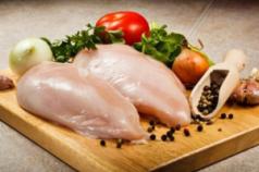 Quante calorie ci sono nel petto di pollo bollito, al forno o in brodo?
