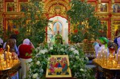يوم الثالوث الأقدس: معنى العيد وتاريخه وتقاليده