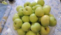 وصفات لكومبوتات التفاح المختلفة لفصل الشتاء مع وبدون تعقيم