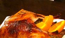 Duck roasted in the oven: cooking features, best recipes and reviews