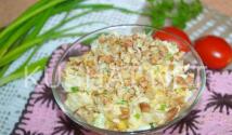 Salad with smoked chicken, pineapple and corn