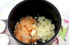 الملفوف المطهي مع الأرز في طباخ بطيء: الأرز والملفوف اللذيذ والمرضي في طباخ بطيء
