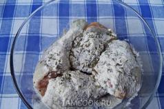 Resipi dari Yulia Vysotskaya: pai dengan nasi dan cendawan, ayam dengan labu dan pai kacang dengan ceri