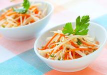 Cara membuat salad lobak daikon
