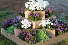 Options for flower beds using scrap materials Do-it-yourself flower garden design using scrap materials