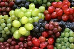 इसाबेला द्राक्षे पासून साखरेच्या पाकात मुरवलेले फळ साठी पाककृती - निर्जंतुकीकरण न हिवाळा तयारी